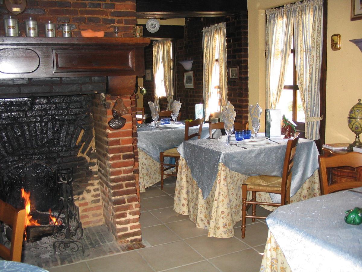 Auberge Du Val Au Cesne Saint-Clair-sur-les-Monts Esterno foto